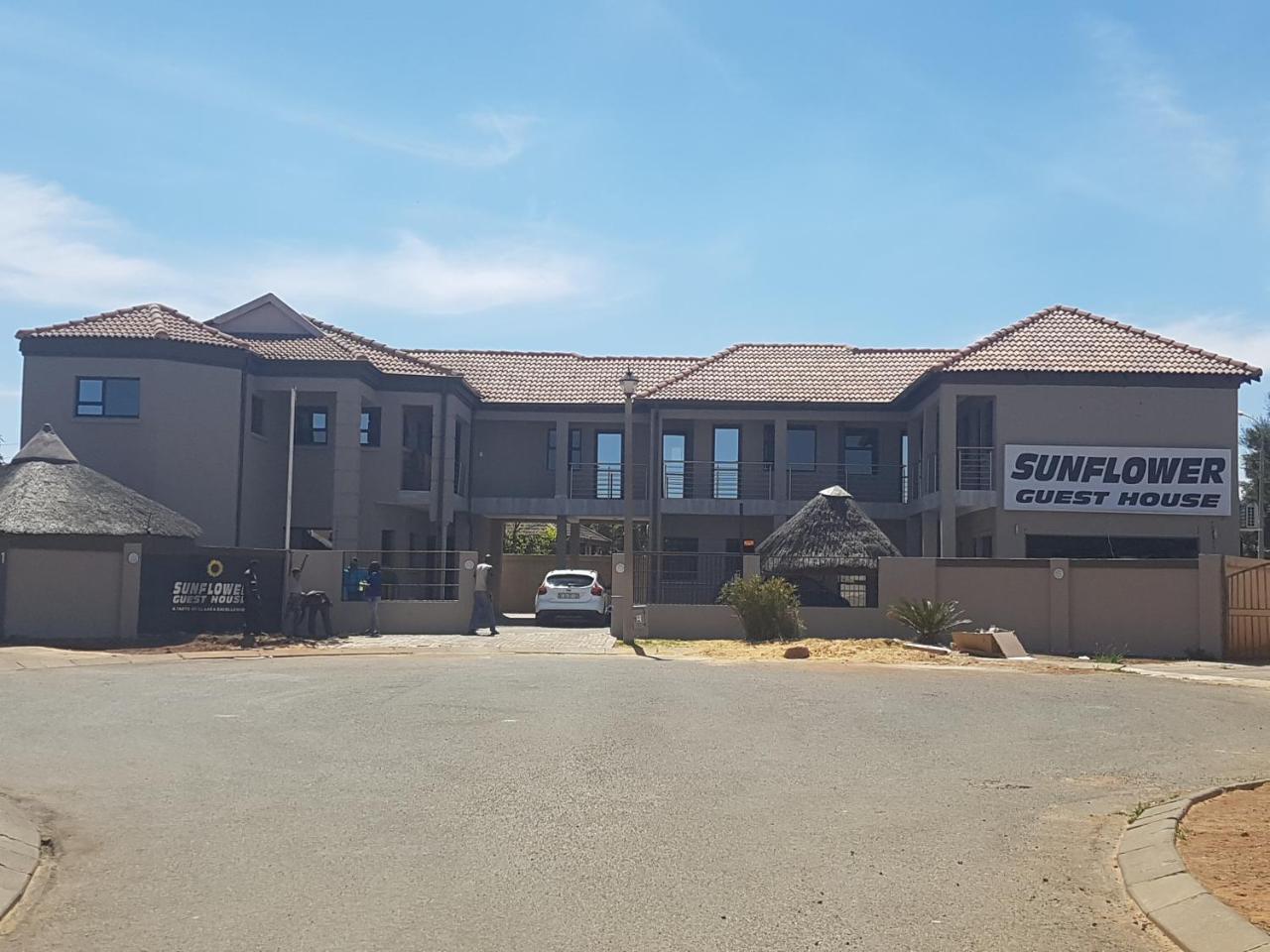 Sunflower Guesthouse & Spa Vanderbijlpark Exterior photo