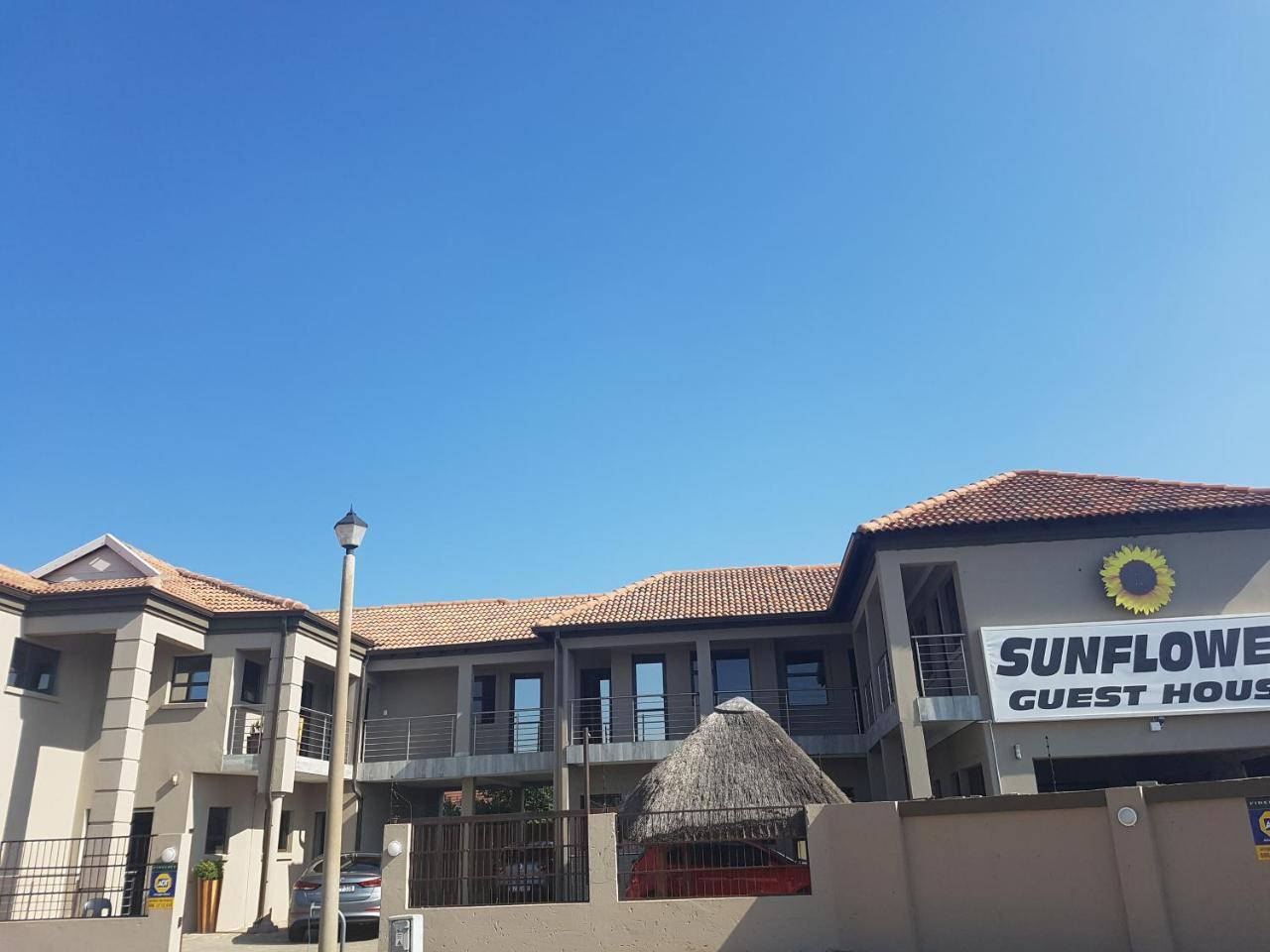 Sunflower Guesthouse & Spa Vanderbijlpark Exterior photo