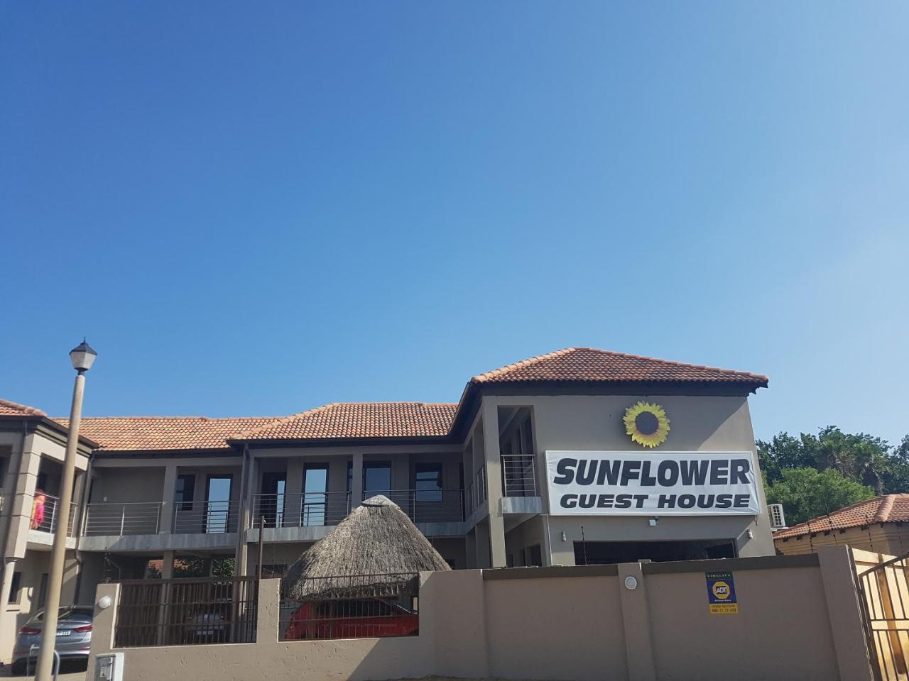 Sunflower Guesthouse & Spa Vanderbijlpark Exterior photo